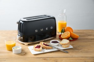 Smeg férfiasan tökéletes  fekete kenyérpirító